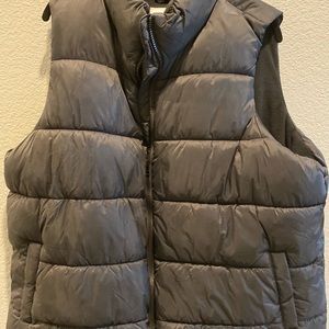 Old Navy black puffer vest XXL NWT